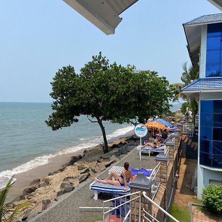 Sealine Beach Resorts Cherai Beach Exterior photo